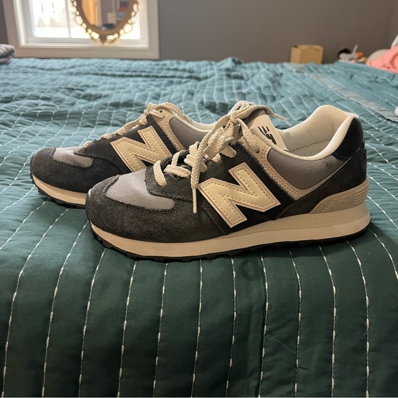 New Balance Gray Sneakers - Picture 1 of 3